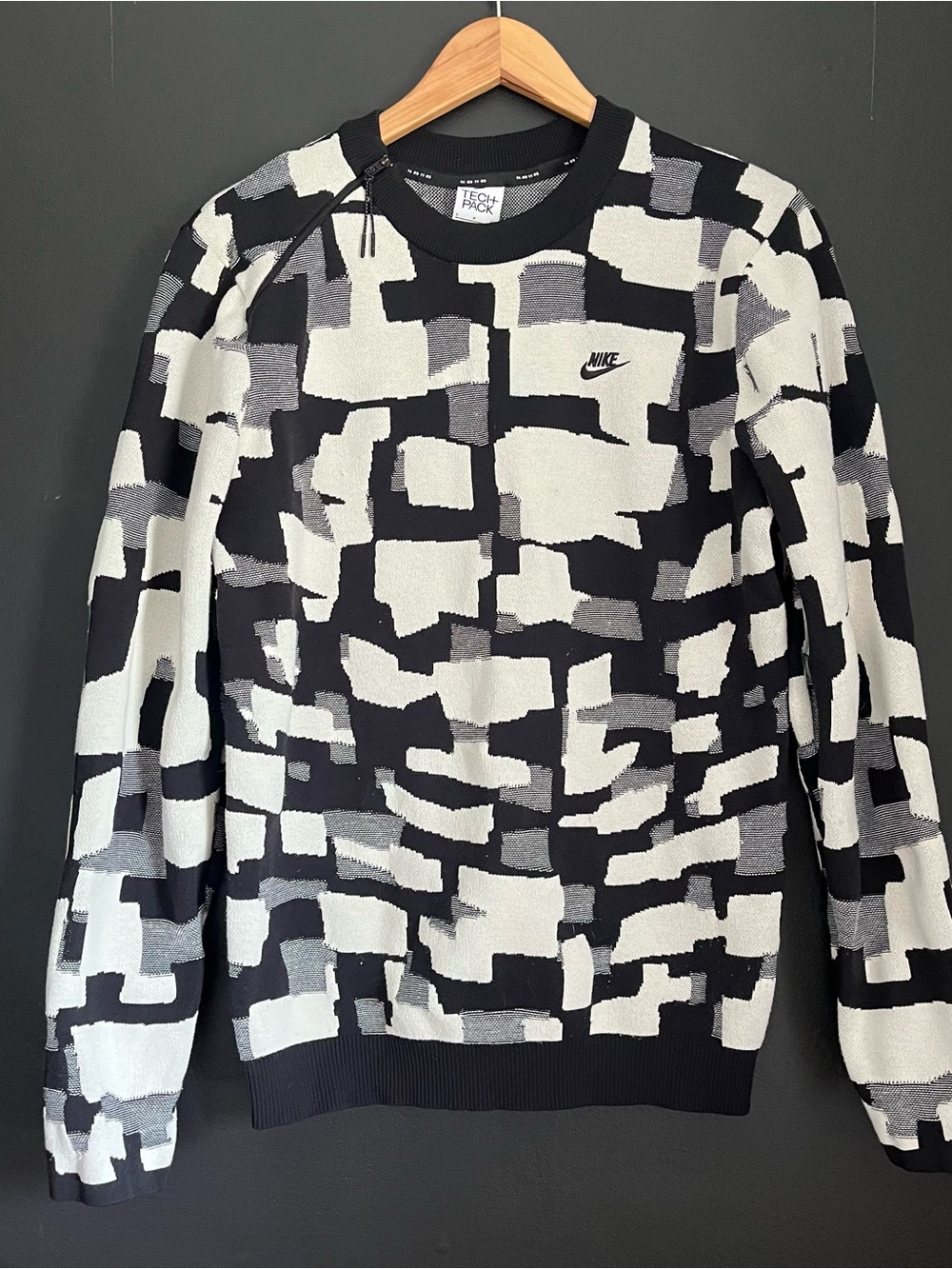 Nike Black & White Geometric Knit Crewneck Sweater Size Small